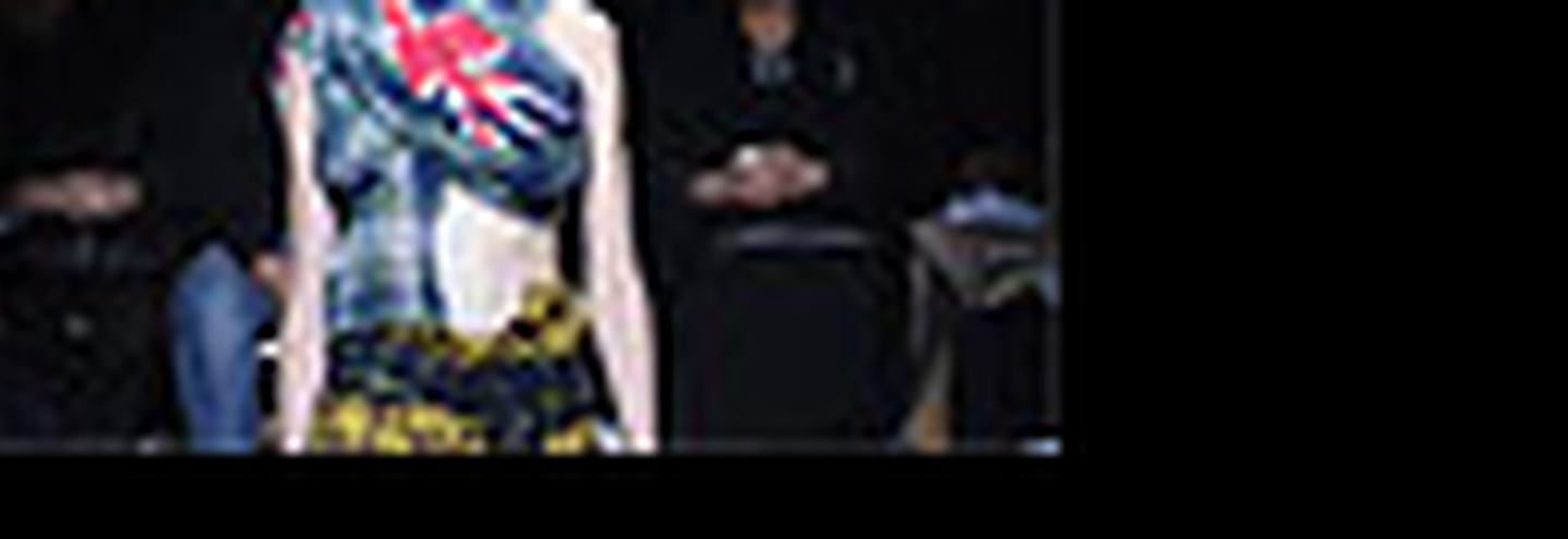 В галерее был «показ».  Comme des Garcons