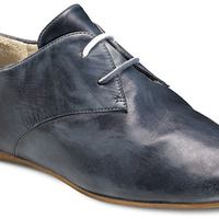 Женские полуботинки в магазинах датской марки Ecco 