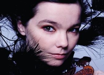  Бьорк в трибьюте Александру Маккуину