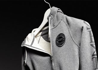 NIKE SPORTSWEAR: классические кроссовки и толстовки