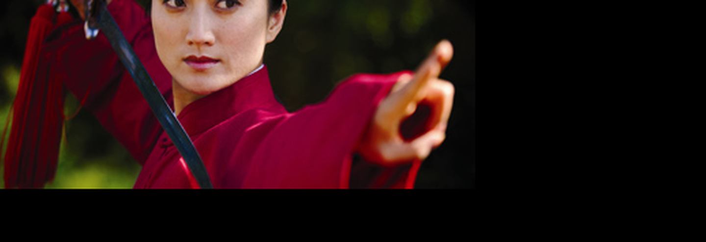 Феминистки против Prada в Гонконге