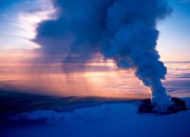  24 мая: Гримсвотн, зомби-агитация, вики-литература