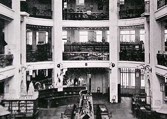 Универмаги мира: ДЛТ TSUM, Санкт-Петербург