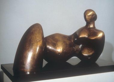  Выставка скульптур и рисунков Генри Мура в Москве