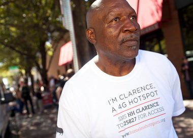  Бездомные в качестве хот-спотов Wi-Fi: благотворительность или антиутопия?