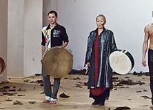  Лена Карин одевает тувинских шаманов