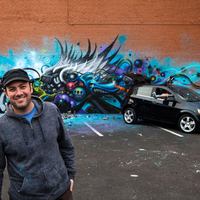 Машина-робот создает граффити 