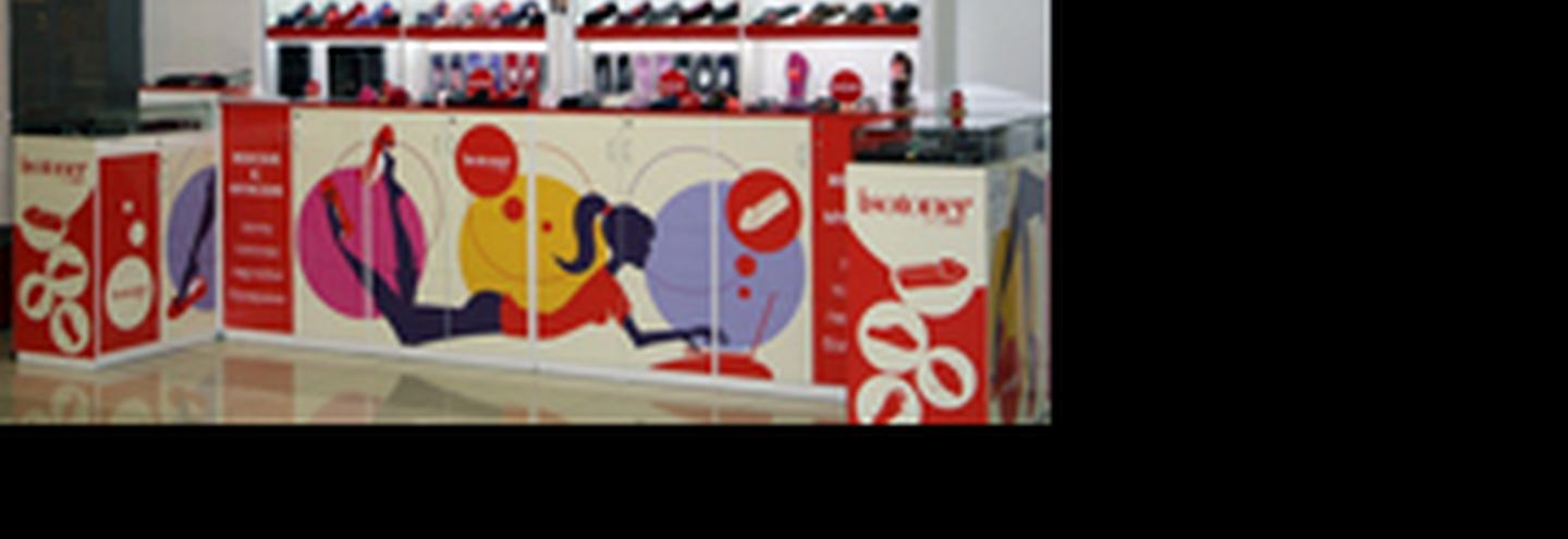 Первый корнер французской марки аксессуаров Isotoner в Москве