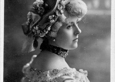 Лекция Татьяны Кулахметовой «Фабрики, универмаги, куртизанки. Как формировалась современная мода»