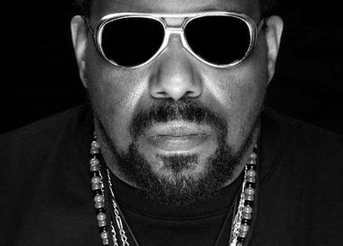 Африка Бамбата – меценат