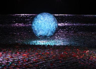 Инсталляции из дисков Брюса Мунро