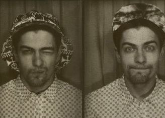  Фотобудка: бейсболки