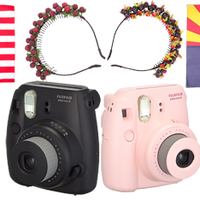 Детали: фотоаппарат Fujifilm Instax Mini 8, босоножки Senso, ободок Les' 