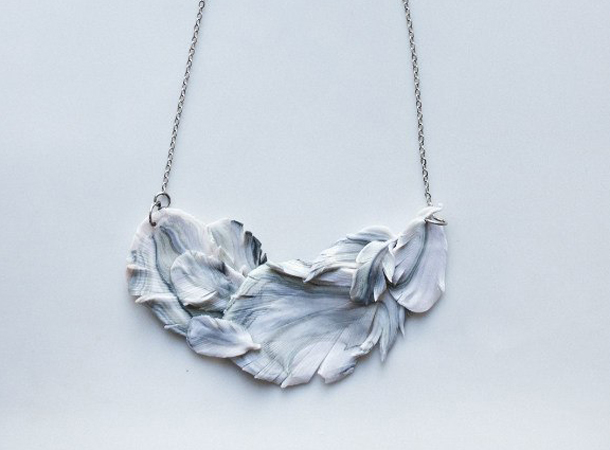 подвеска в виде перьев