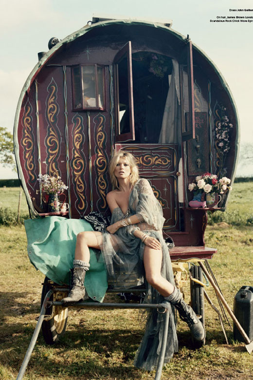 Цыгынский стиль. Тенденции моды 2010-2011. Кейт Мосс для V Magazine.