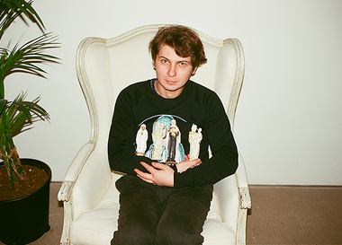 Коллекционеры: Вова Бордо и католические статуэтки