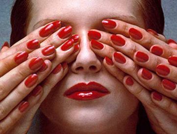 Красота: Лили Коллинз для Lancôme, «балетные» духи Iris Prima и другие новости