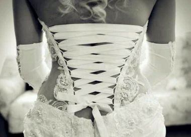 Практика: Как зашнуровать свадебное платье