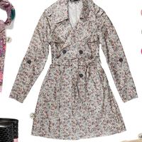 Акцент: цветочный принт.