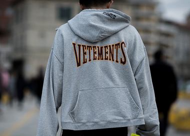  Vetements выпустят капсульные коллекции с Comme des Garçons, Carhartt, Manolo Blahnik и еще 13 брендами