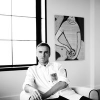 Raf Simons перестает показываться на Неделе моды в Париже и переносит шоу в Нью-Йорк