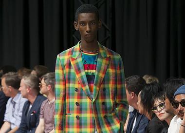 Видео: показ Paul Smith Весна/Лето 2017