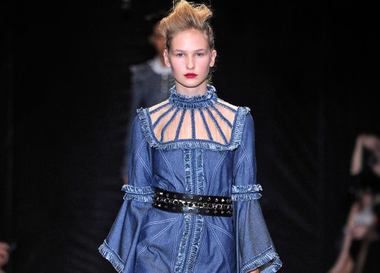 Видео: показ Andrew Gn Весна/Лето 2017