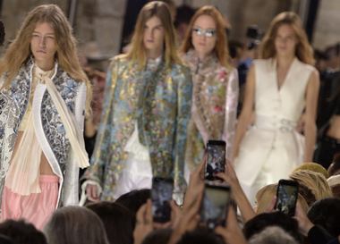 Видео: показ Louis Vuitton Весна/Лето 2018